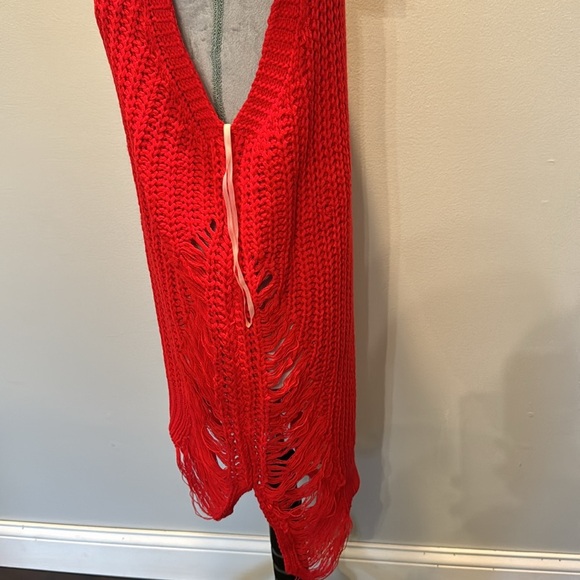 Hera collection red distressed acrylic crochet sleeveless sweater NWT M/L - Picture 3 of 9